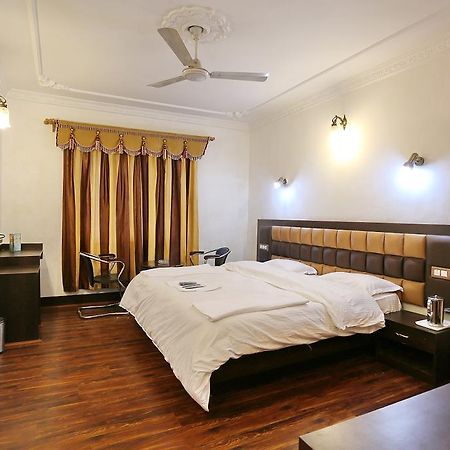 Hotel Ibni Kabeer Srīnagar Kültér fotó