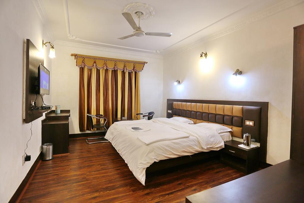 Hotel Ibni Kabeer Srīnagar Kültér fotó