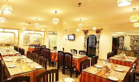 Hotel Ibni Kabeer Srīnagar Kültér fotó